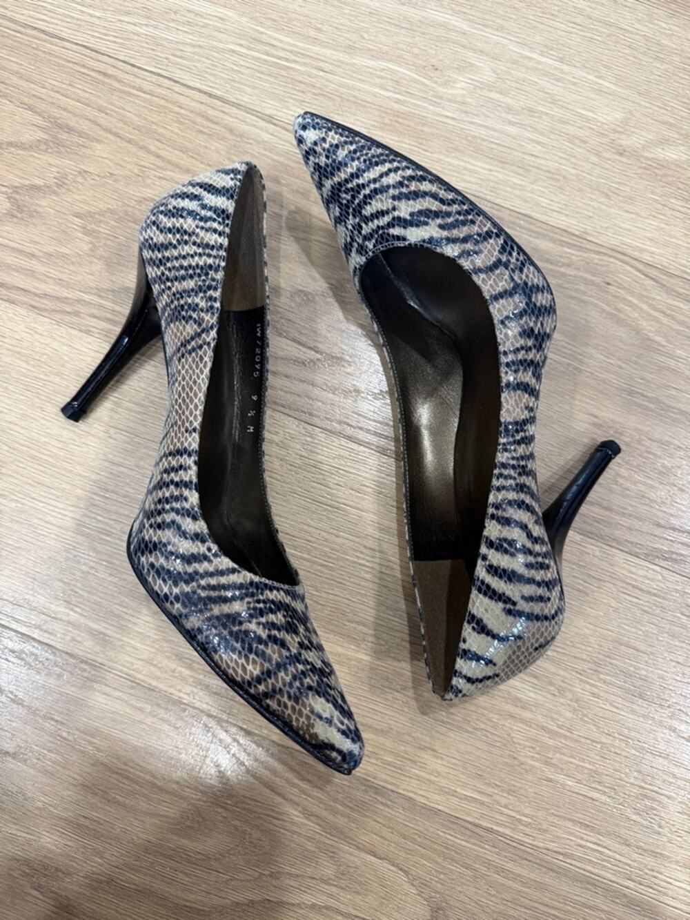 Stuart Weitzman Daisy Cognac Tiger Snake Pointed Toe High Heel Pumps Size 9.5